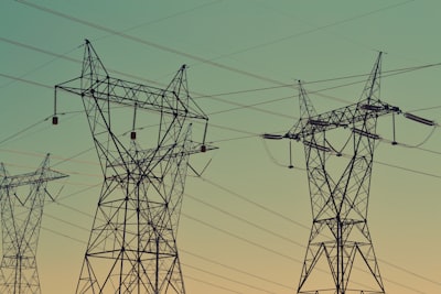 Integración de portales de energía: APIs, webhooks y middleware