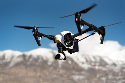 Control de drones con Soft Actor-Critic y vector de empuje