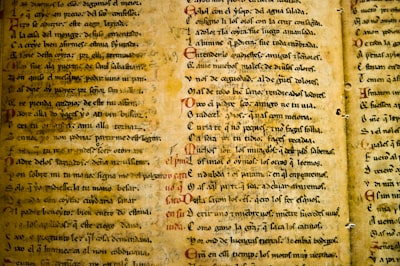 El desafío de traducir manuscritos latinos medievales con IA