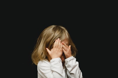 Evaluación de Trauma Infantil: Marco Multimodal Sin Entrenamiento
