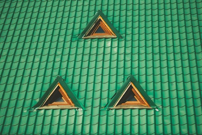 Generación de Series Temporales con Puentes de Schrödinger de Referencia Triangular