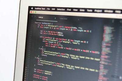 La relación entre el desarrollo de aplicaciones web, la automatización y la innovación