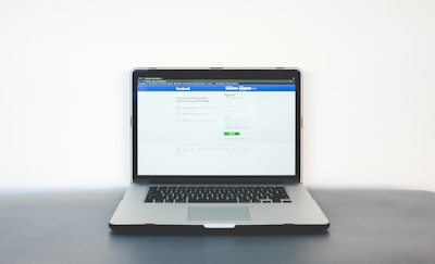¿Las aplicaciones web empresariales incluyen paneles de control o informes?