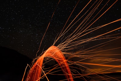 Mejora clasificación de estrellas variables con auto-destilación