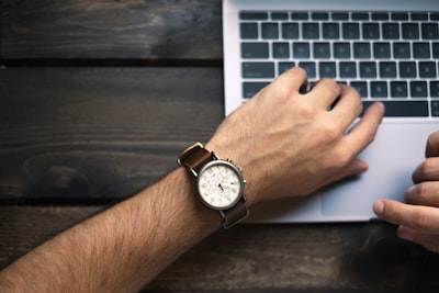 Cómo automatizar el control horario con IA