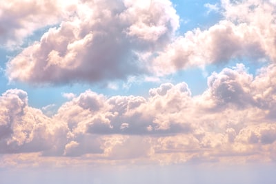 Reconstrucción 4D de nubes mediante fusión de datos heterogéneos