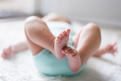 Inspiración en bebés para mejorar el aprendizaje por refuerzo