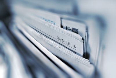 Frecuencia de actualización de registros de auditoría y trazabilidad de seguridad