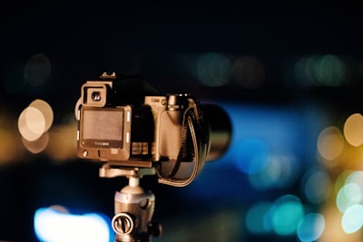 La relación entre videos de marketing de IA y automatización e innovación