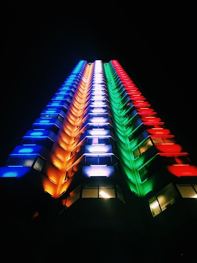 REALM: Manifold Latente de RGB y Eventos para Percepción Multimodal