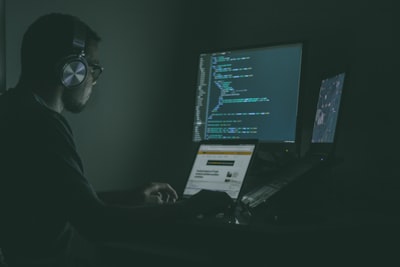 Corrección automatizada de vulnerabilidades con IA y revisión humana