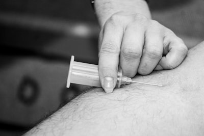 Defendiéndose contra la Inyección Rápida con StruQ y SecAlign