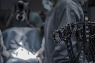 Agarre y retracción quirúrgicos con mezcla supervisada de expertos