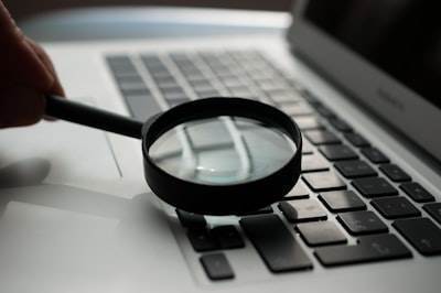 Validación automatizada y calibración de evidencia digital forense