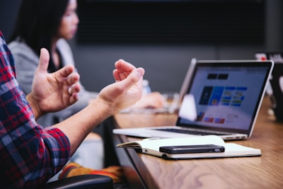 Herramientas de feedback para intranet con centro de crisis