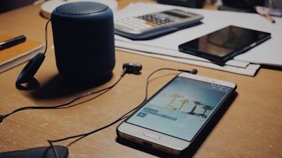 Expertos en asistentes de voz personalizados para empresas en Elche