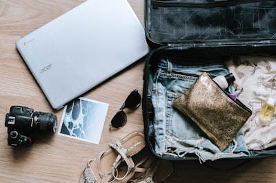 Lista de gadgets para viajar según un experto de 20 años