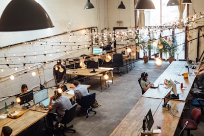 Cómo funcionan los empleados de IA para startups