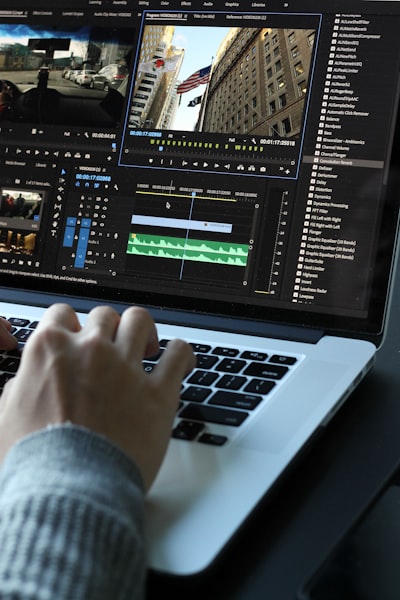 Automatiza auditorías de cumplimiento con video e IA