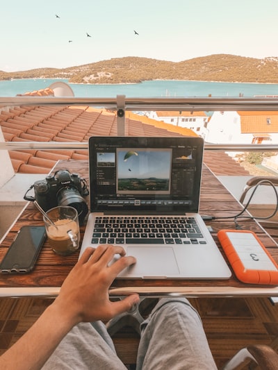 Ventajas de la intranet con vacaciones en modelos híbridos