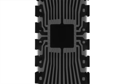 Operador Neural Fourier Factorizado Mejorado para Modelar el Flujo Multiphase en Almacenamiento Subterráneo de Hidrógeno