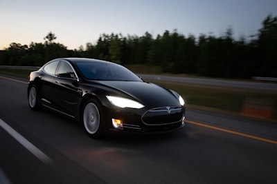 Tesla elimina Model S y X para fabricar robots
