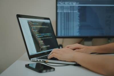 ¿Cuánto cuesta contratar programadores para pequeñas empresas?
