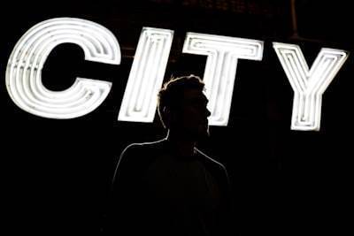 Smart Cities: Comprenda al futuro de las ciudades inteligentes
===========================================
En este artículo explicaremos a profundidad cómo se están transformando las ciudades en el m