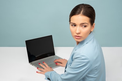 Adaptación de un empleado de IA de back office a tu flujo de trabajo