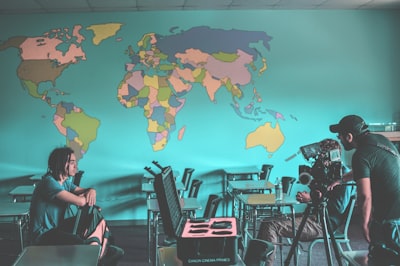 Descubriendo modelos del mundo para la video interactiva