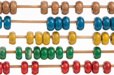 Desarrollo de representaciones multimodales para un aprendizaje alineado.