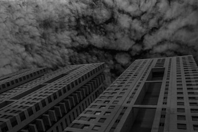 Recupera objetos 3D en ciudades sin entrenar con GPU de consumo