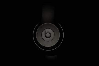 ¡Audífonos Beats Studio con cancelación de ruido por $100!