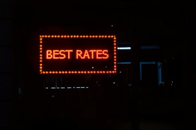 ¿Cómo afectan las tasas de interés de la Reserva Federal a los precios de las criptomonedas?