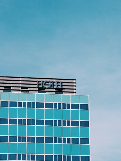 Mejora la gestión hotelera con software a medida