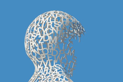 Evaluación de la privacidad interaccional de modelos de lenguaje hablado con VoxPrivacy