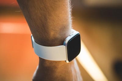 Sumergiéndonos en el Fitbit Air y la crítica del Papa a la IA