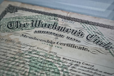 Verificación de políticas con supermartingalas