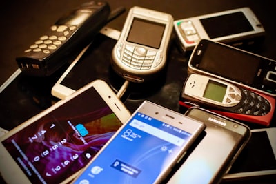 Costos ocultos y recurrentes en servicios telefónicos de IA