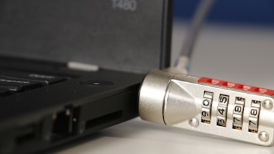 Detección confiable de etiquetas incorrectas en endoscopia de cápsula de video