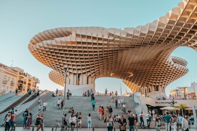 Top 5 empresas de avatar virtual para tu negocio en Sevilla