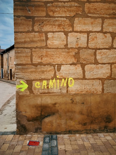 Optimización de gradiente restringida con oráculo de minimización lineal local