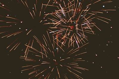 Fuegos artificiales con líneas