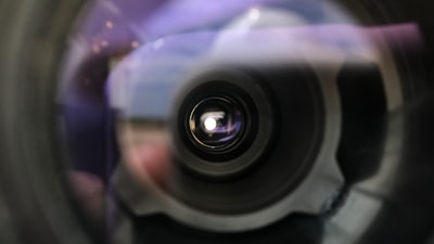 Costos adicionales con videos de portavoces de inteligencia artificial