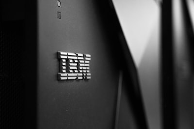 IBM Granite Speech 4.1 2B: ASR autorregresivo y edición no autorregresiva para inferencia rápida