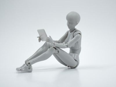 Bots de chat IA vs. profesionales de la salud humanos: empatía en la atención al paciente