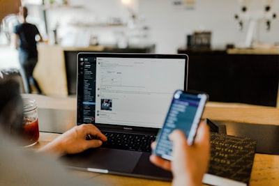 Cómo una app móvil a medida optimiza la comunicación interna