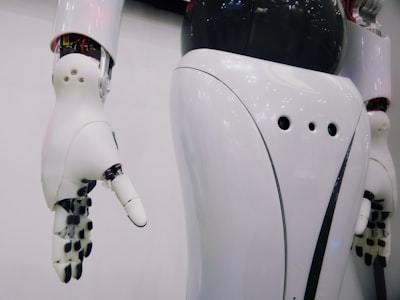 Dos nuevos robots: Fauna Robotics Sprout Humanoid y DEWALT Sistema de Perforación Autónomo