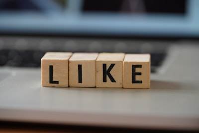 Cómo crear ganchos virales para redes sociales