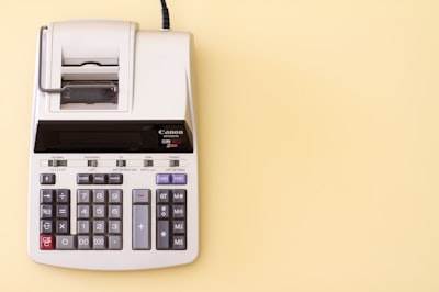 Reviviendo tecnología obsoleta: convirtiendo una máquina de fax antigua en un portal al más allá